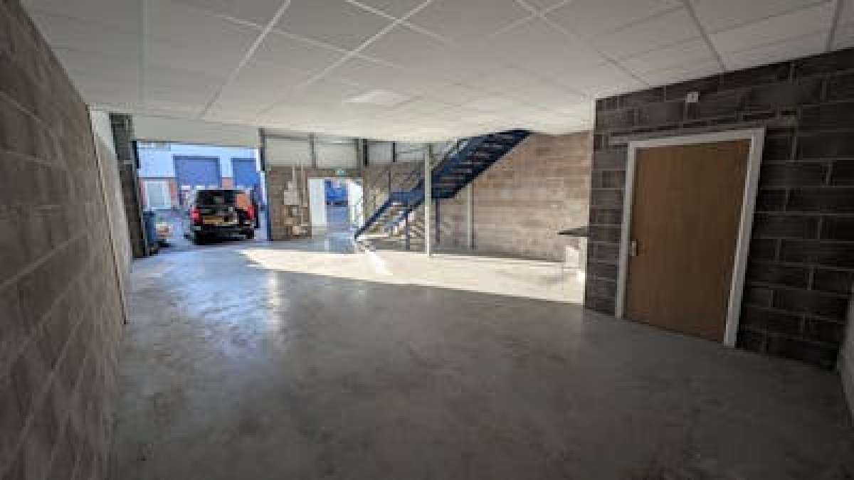 Industrial Unit in Southampton - photo 4
