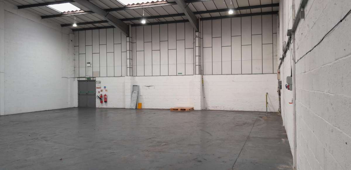 Industrial Unit in Henwood Industrial Estate - photo 2