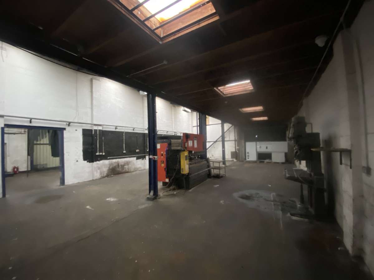Industrial Unit in Wolverhampton - photo 3