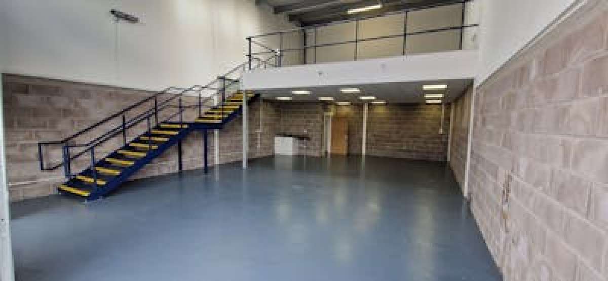 Industrial Unit in Southampton - photo 2