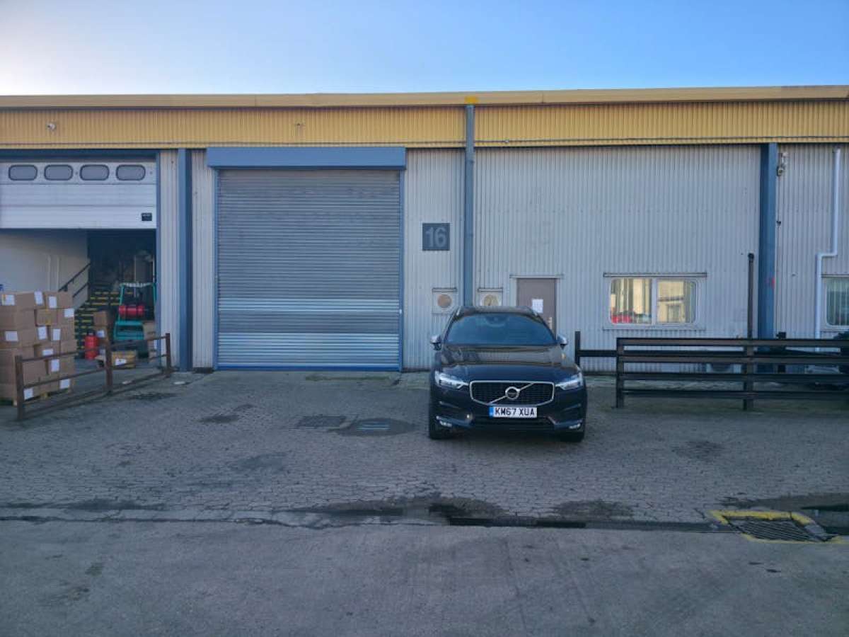 Industrial Unit in Barking - photo 4