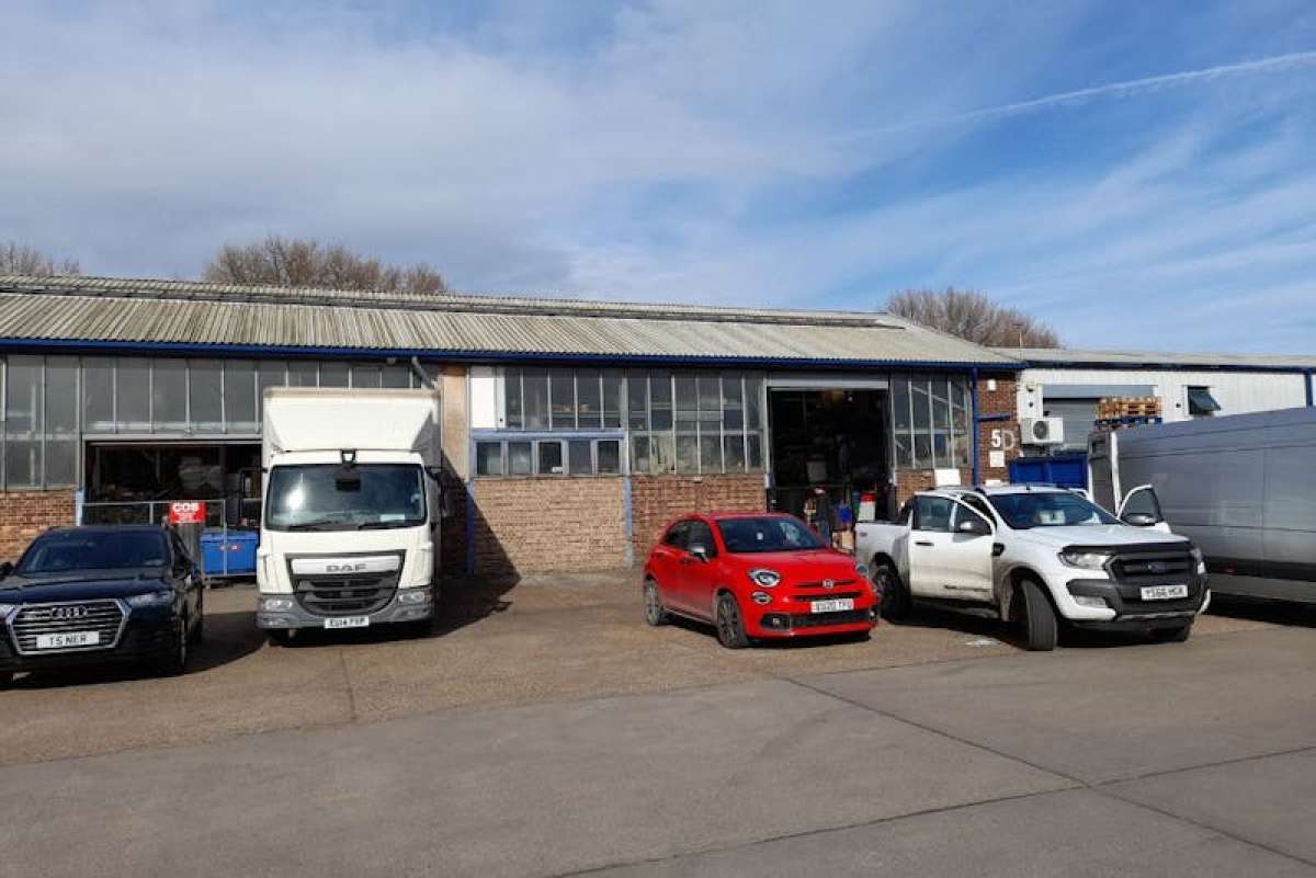 Industrial Unit in Barking - photo 3