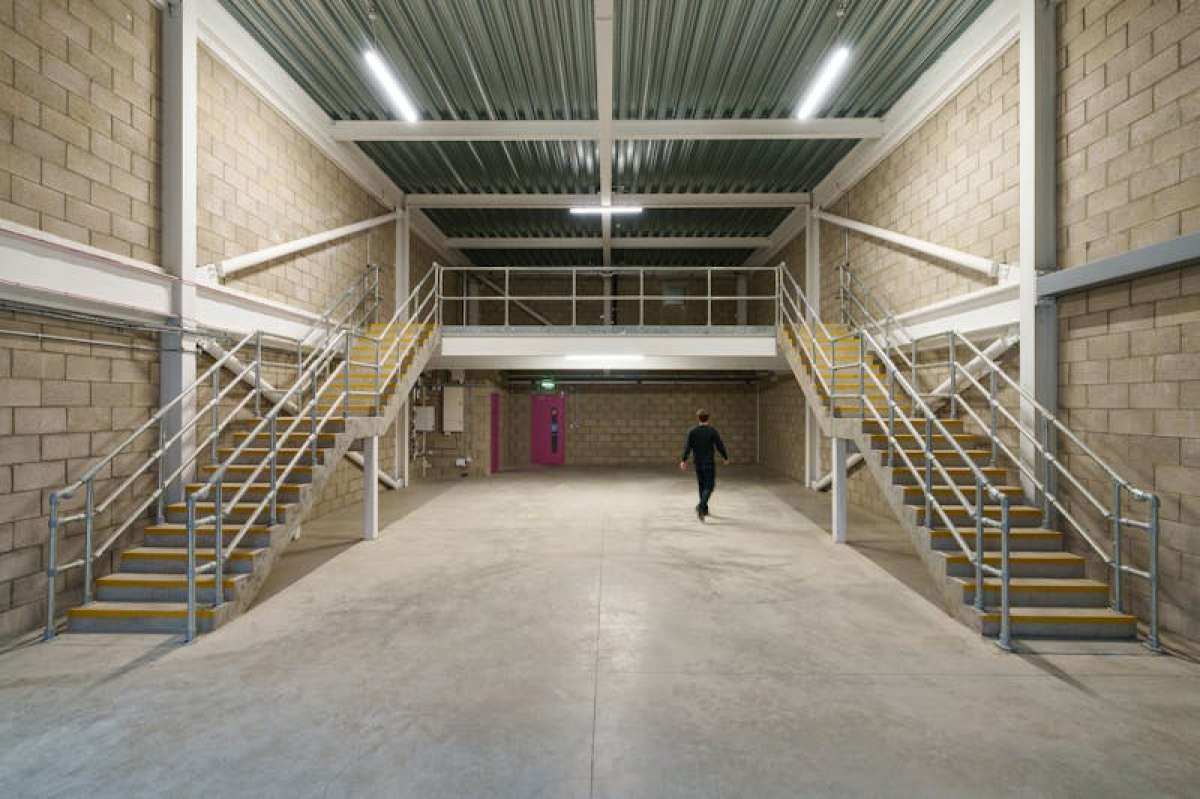 Industrial Unit in London - photo 3