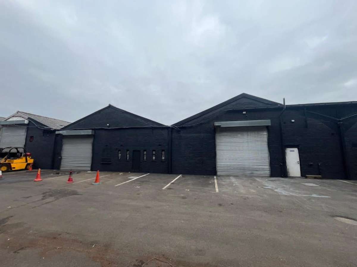 Industrial Unit in Hoddesdon - photo 4