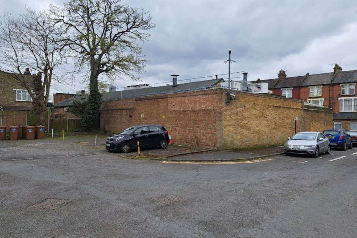 Industrial Unit in London - photo 3