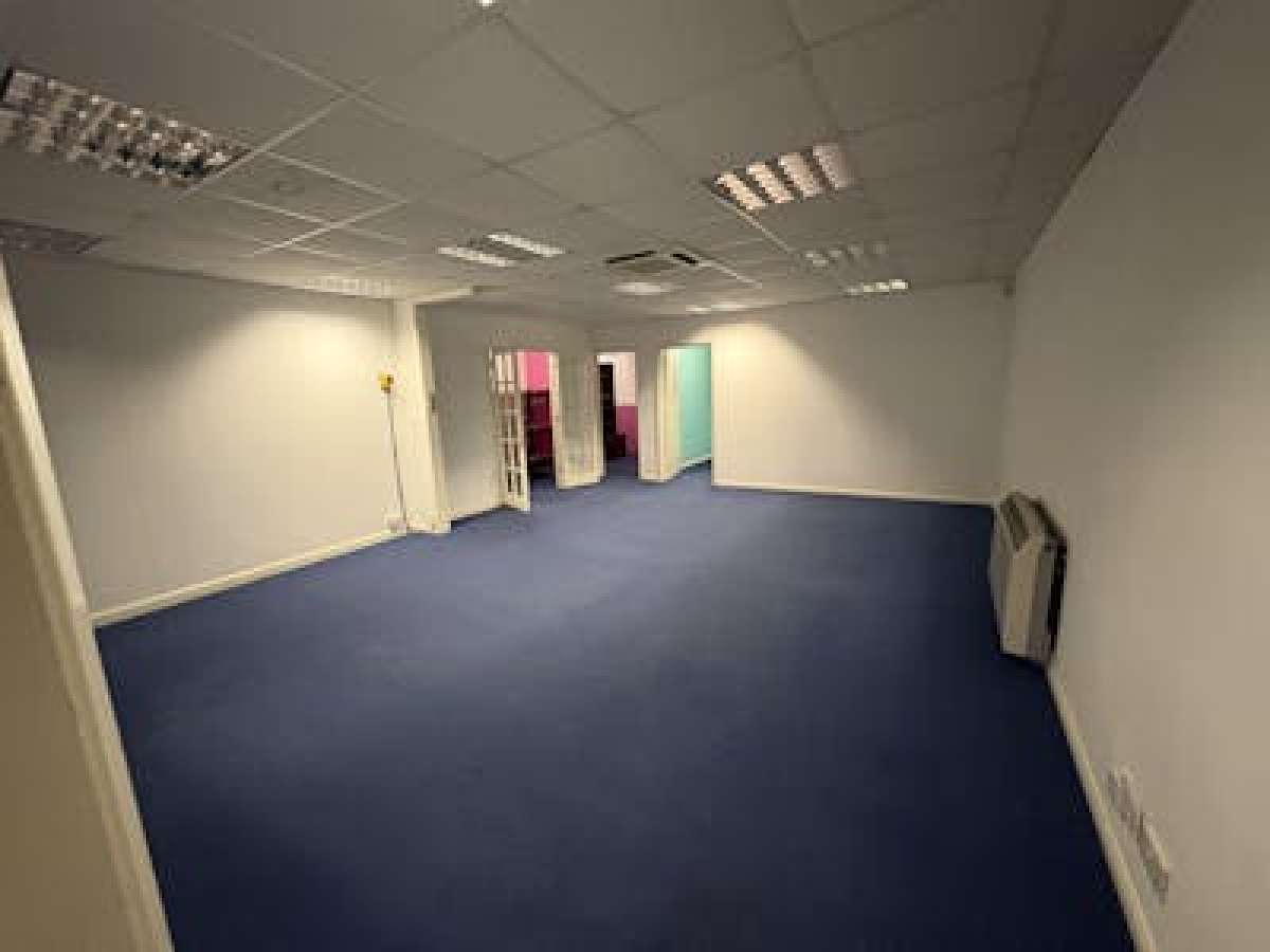 Industrial Unit in Fareham - photo 4