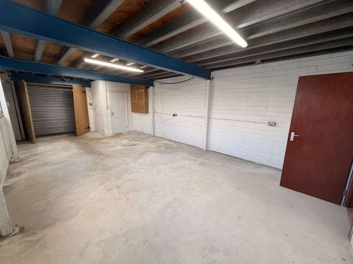 Industrial Unit in Alton - photo 3