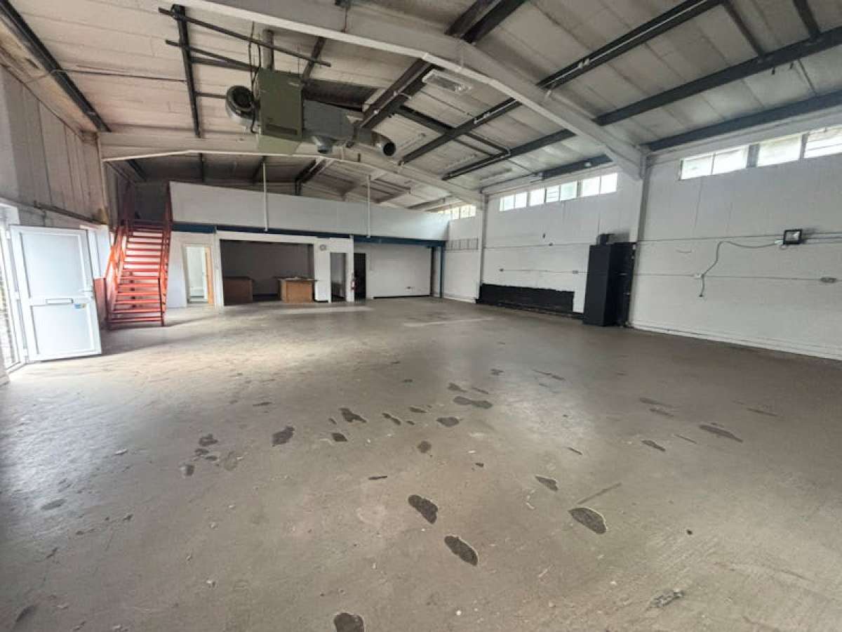 Industrial Unit in Fareham - photo 2
