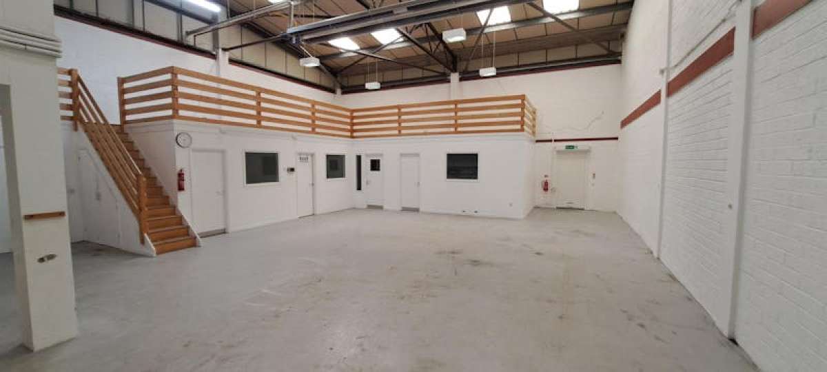 Industrial Unit in Aldershot - photo 3