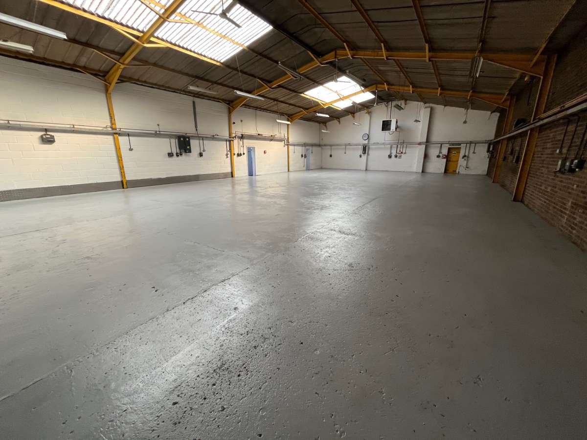 Industrial Unit in Gorse Lane Industrial Estate - photo 2