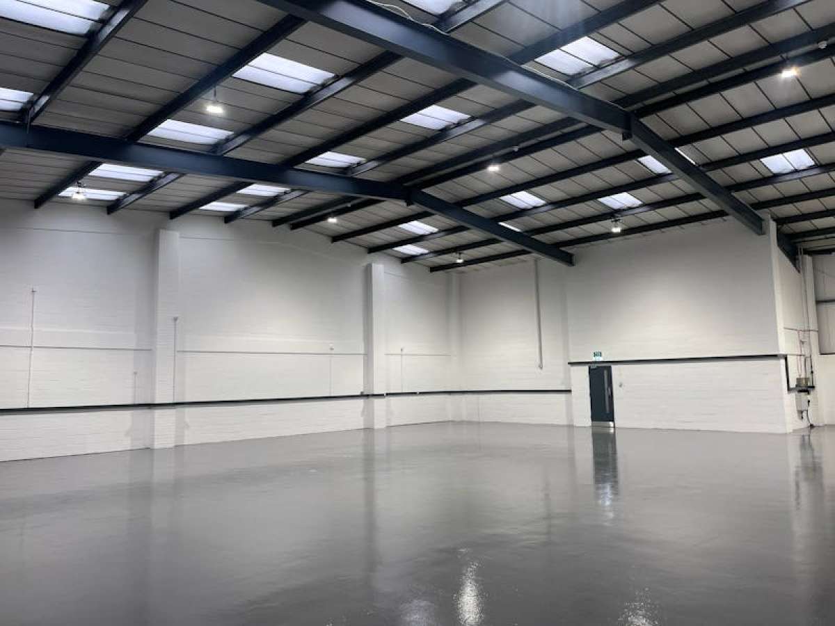 Industrial Unit in Newbury - photo 2