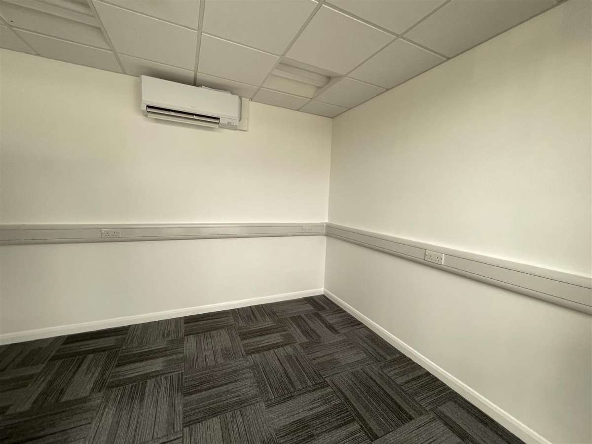 Industrial Unit in Portsmouth - photo 4