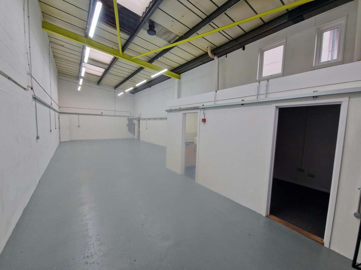 Industrial Unit in Portsmouth - photo 2