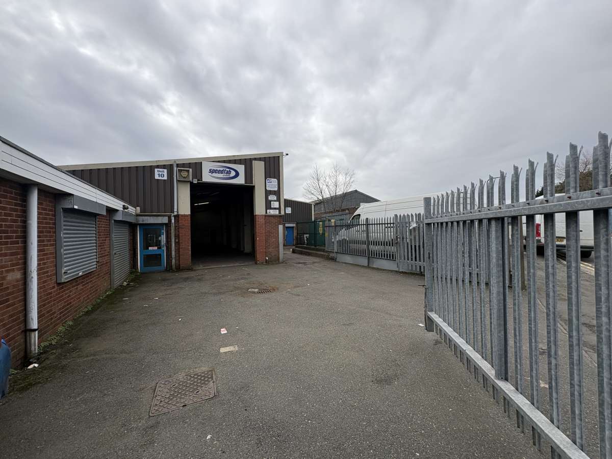 Industrial Unit in West Bromwich - photo 2