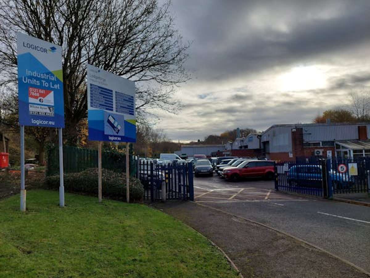 Industrial Unit in Cradley Heath - photo 2