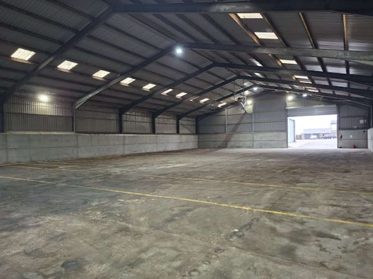 Industrial Unit in Newark - photo 2
