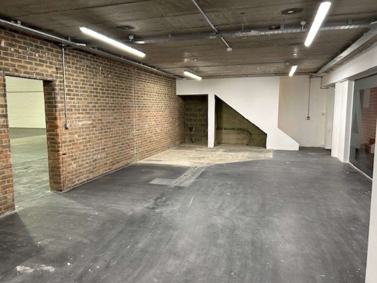 Industrial Unit in London - photo 4