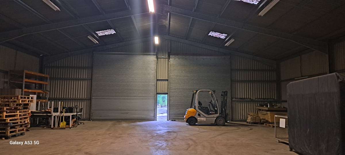 Industrial Unit in Newton Purcell - photo 2