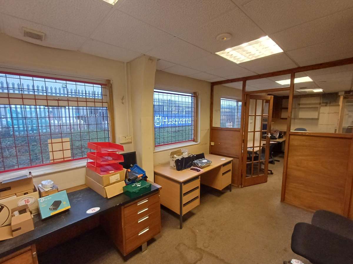 Industrial Unit in Helston - photo 3