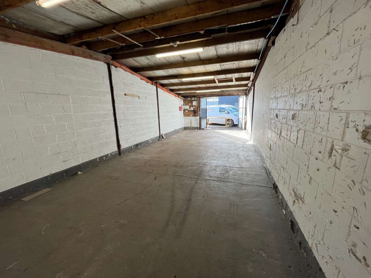 Industrial Unit in Uffculme - photo 2