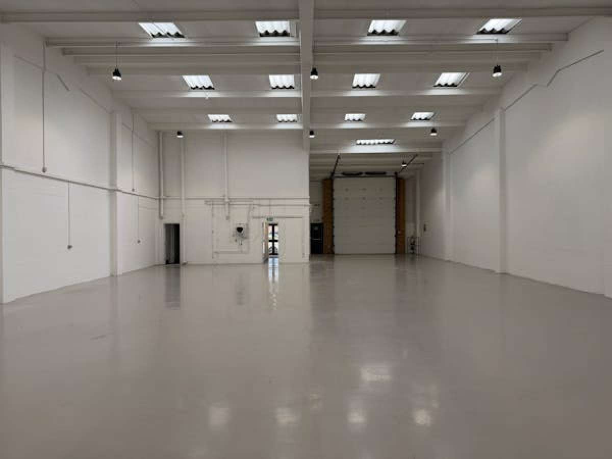 Industrial Unit in Tewkesbury - photo 2