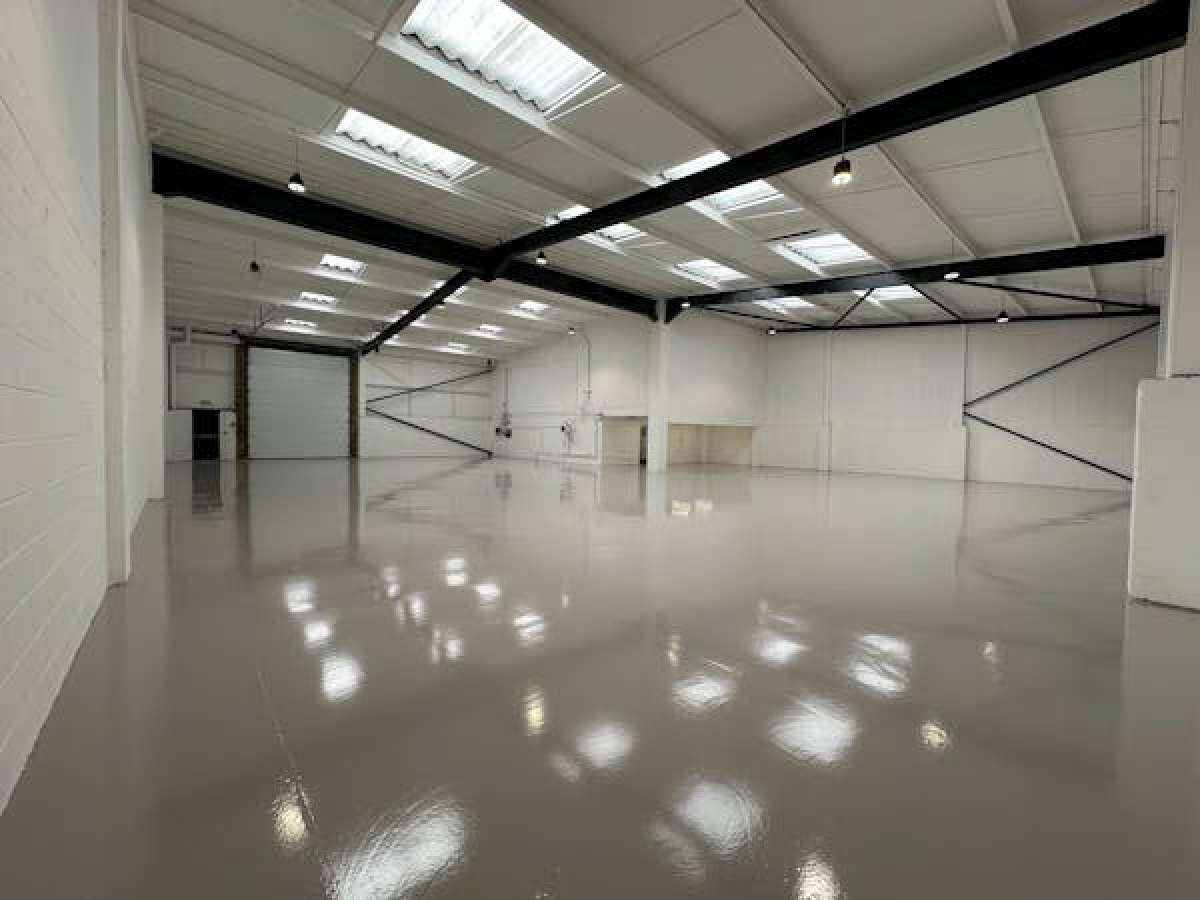 Industrial Unit in Tewkesbury - photo 2