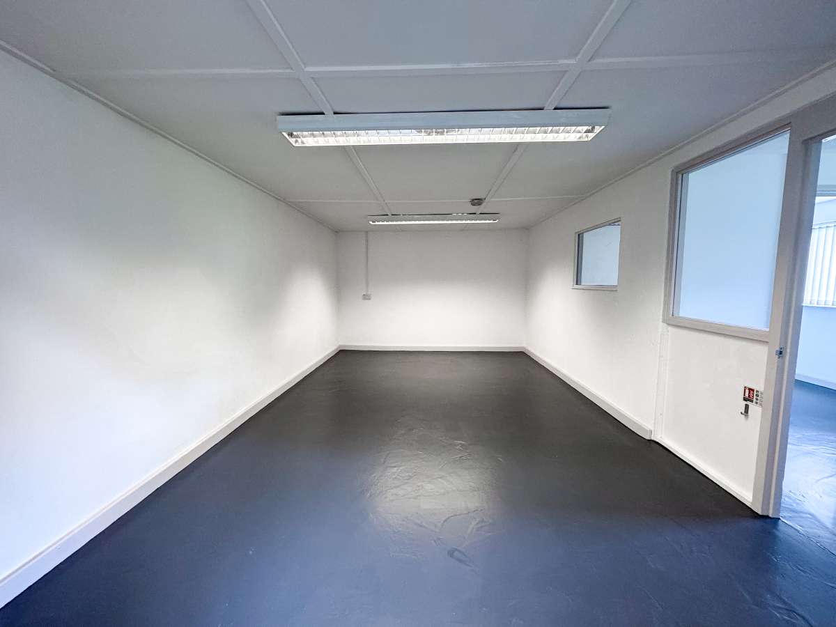 Industrial Unit in Bodmin - photo 3