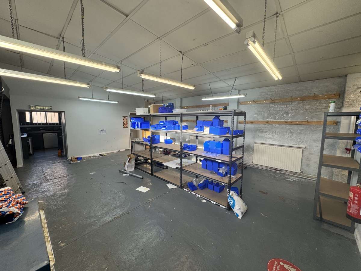 Industrial Unit in Castle Donington - photo 2