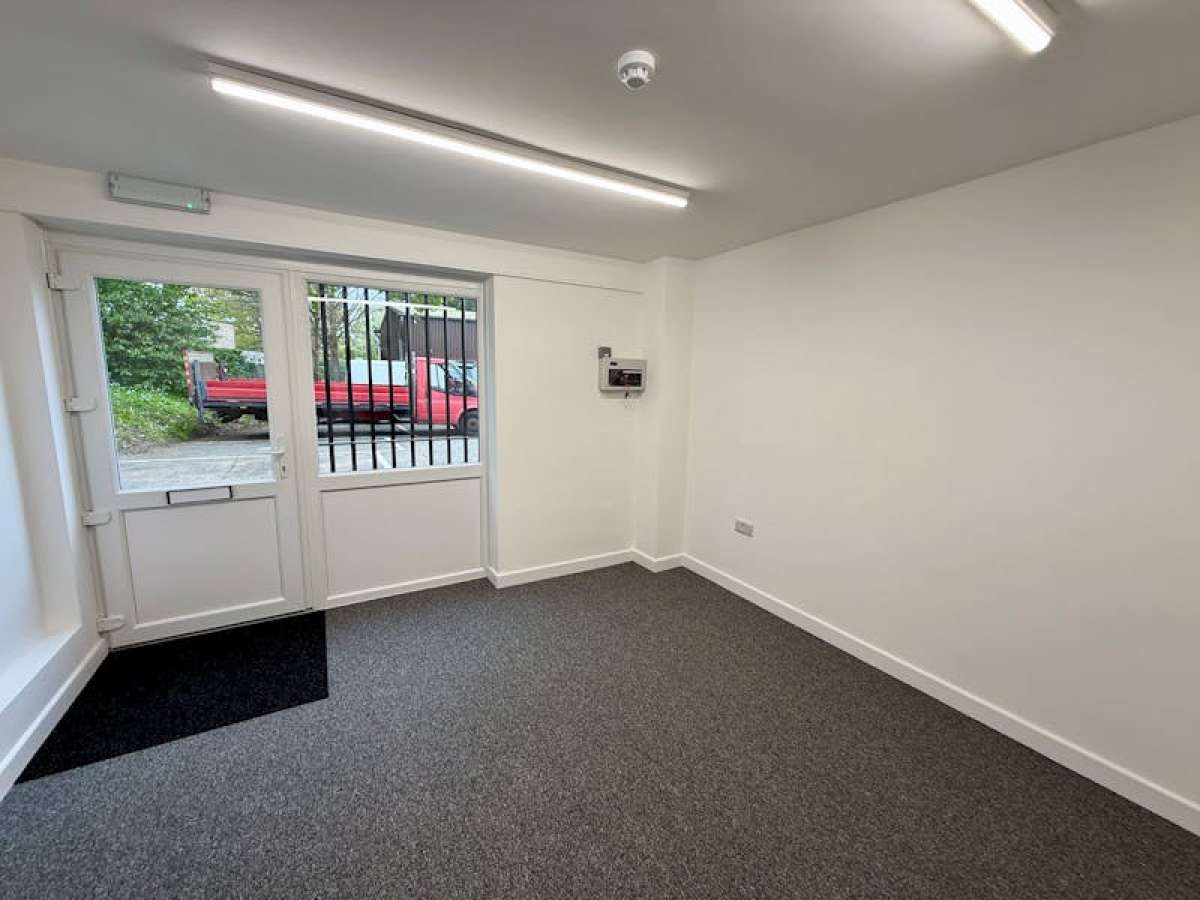 Industrial Unit in Bournemouth - photo 4