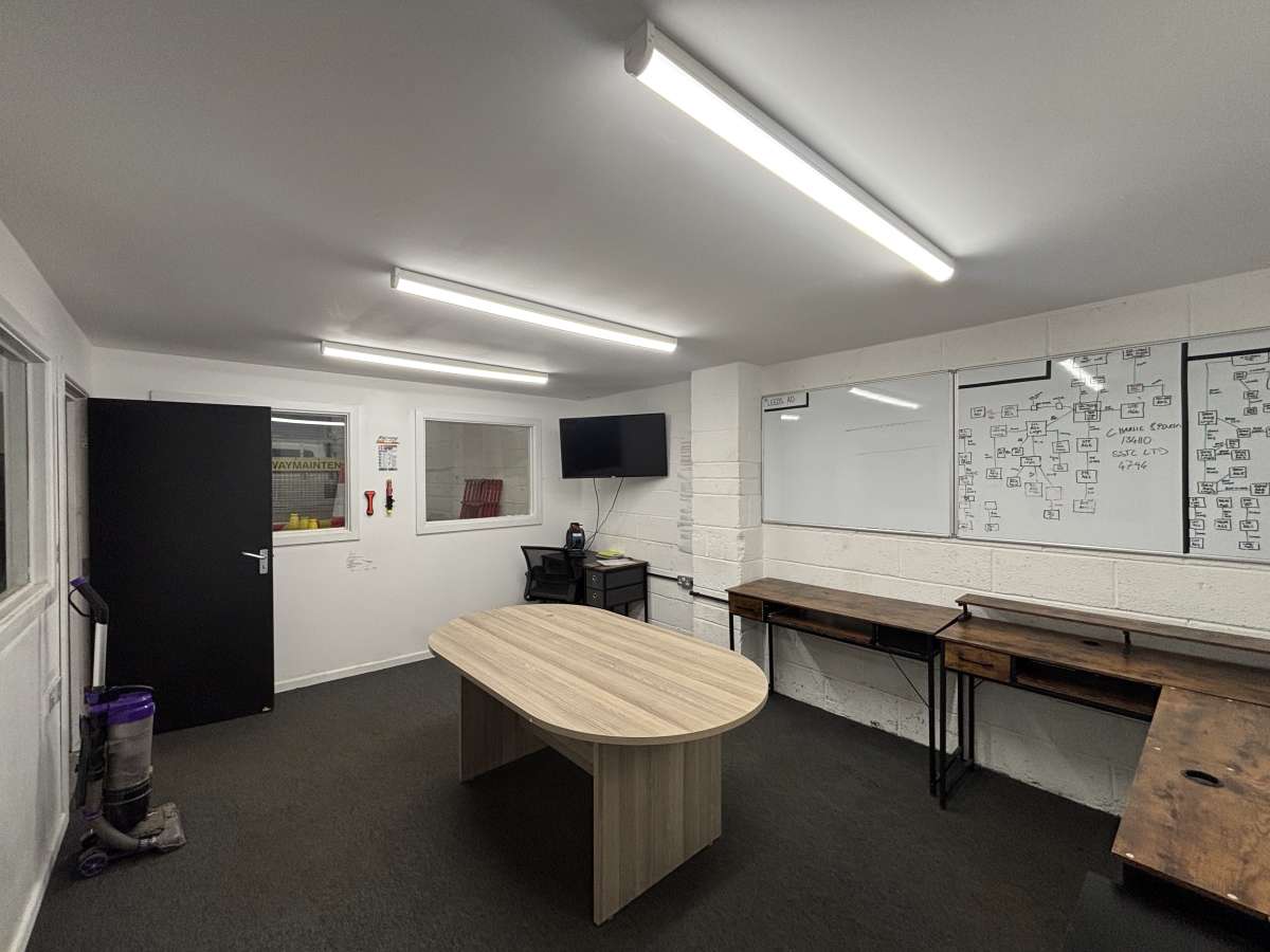 Industrial Unit in Bailiff Bridge - photo 4