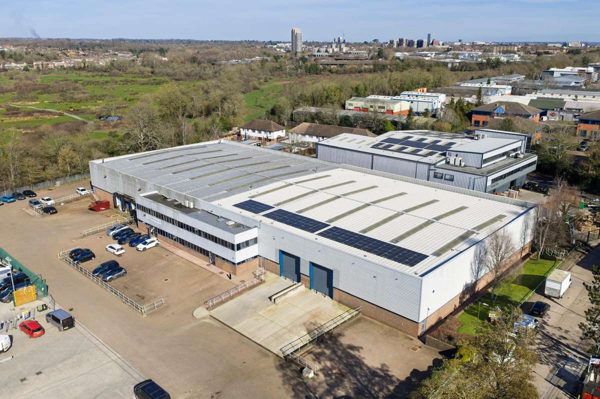 Industrial Unit in Rickmansworth - photo 3
