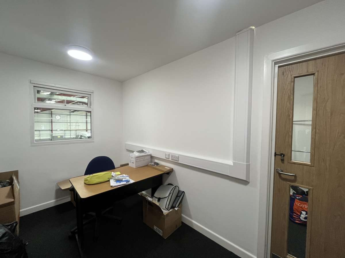 Industrial Unit in Neath - photo 4