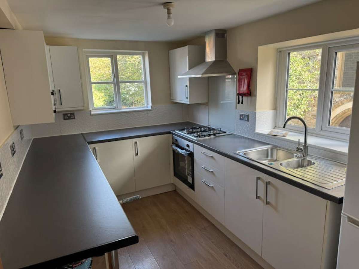 Industrial Unit in Chertsey - photo 4