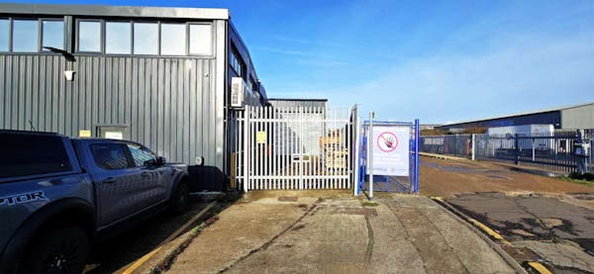 Industrial Unit in Canvey Island - photo 2