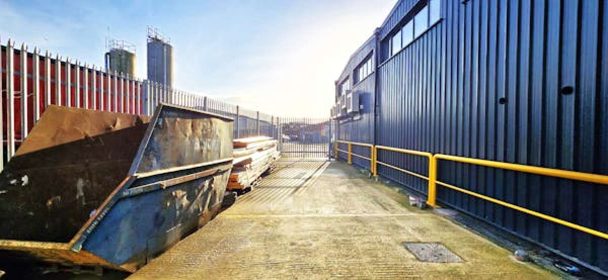 Industrial Unit in Canvey Island - photo 3