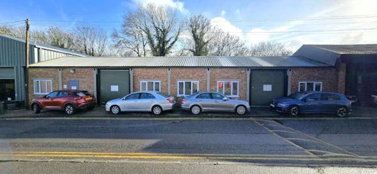 Industrial Unit in Romford - photo 2