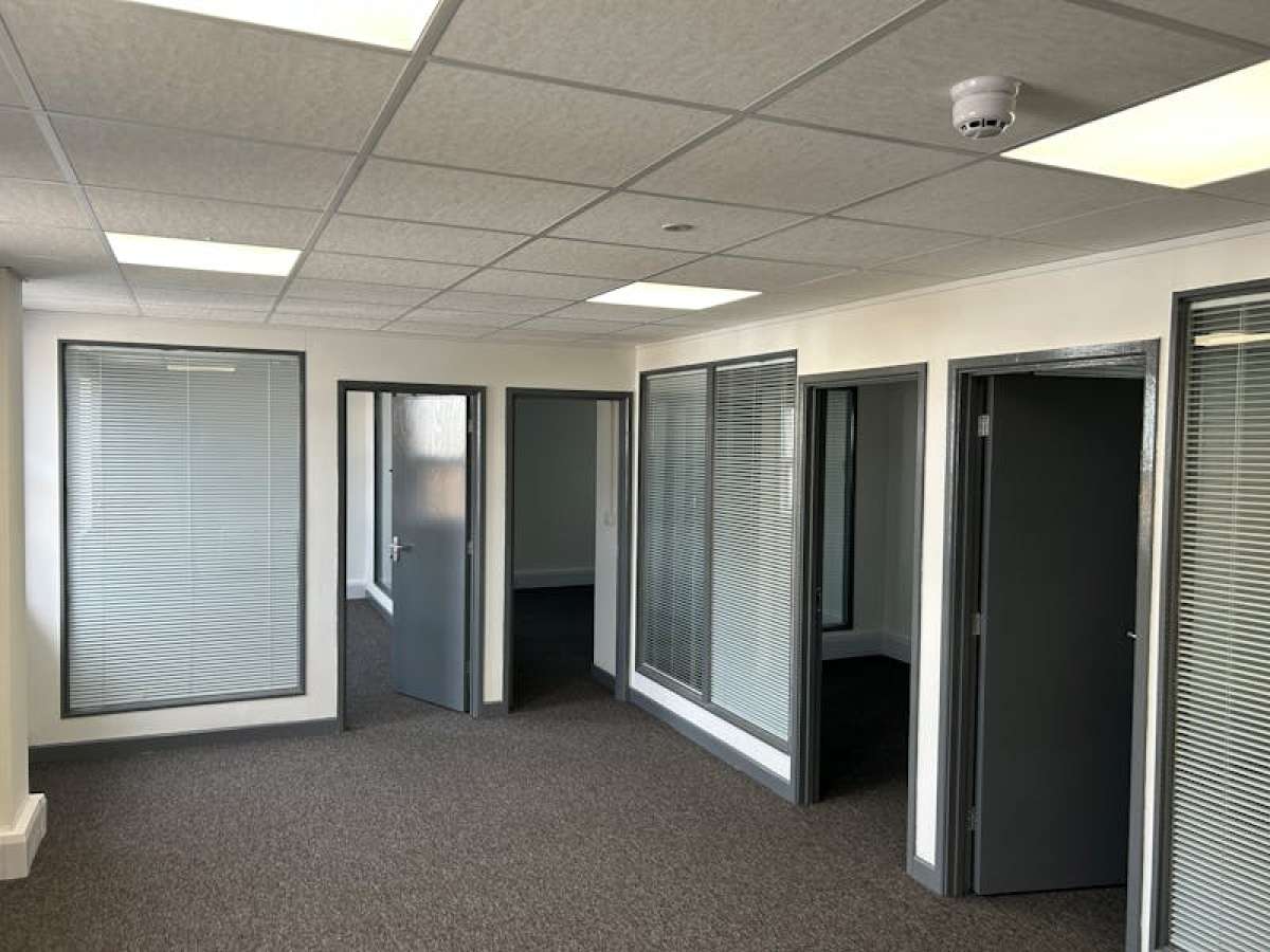 Industrial Unit in Bournemouth - photo 2