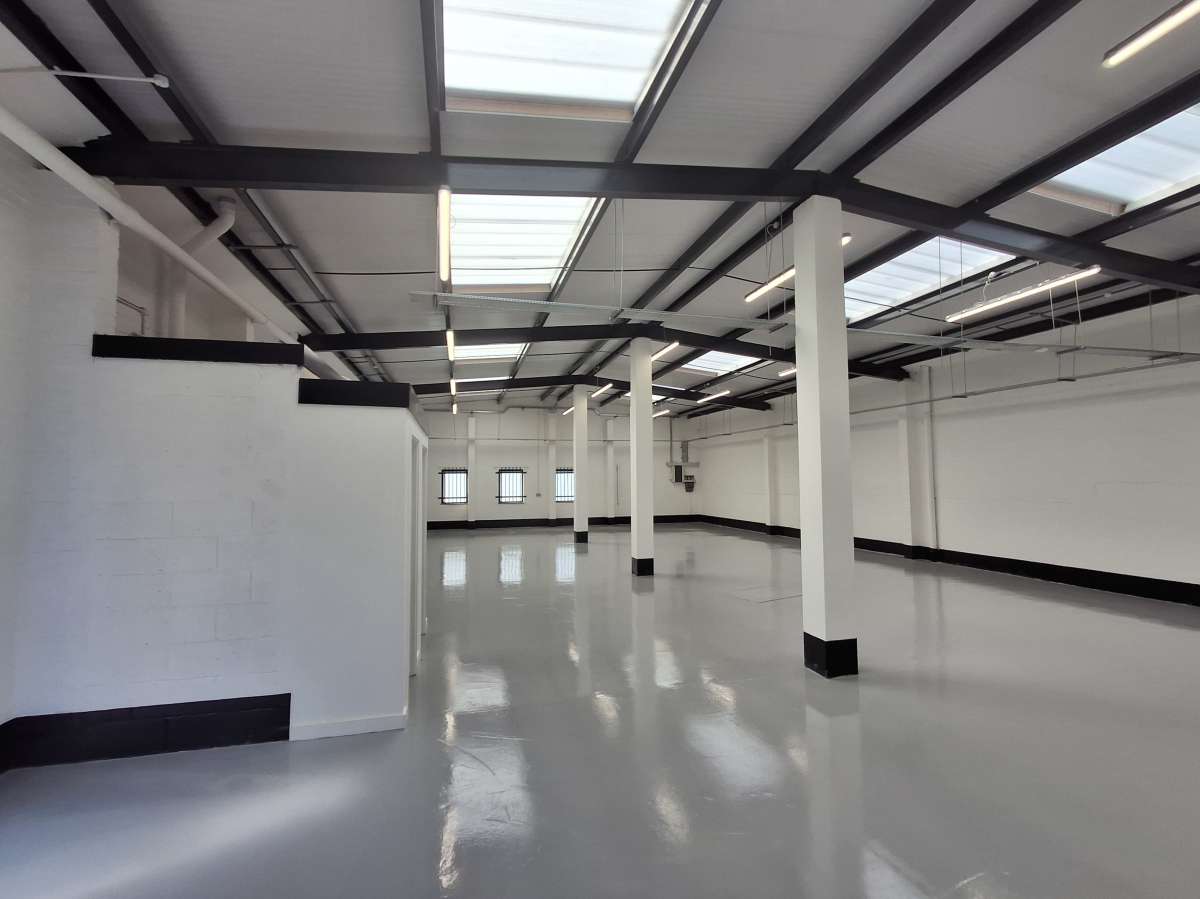 Industrial Unit in London - photo 3