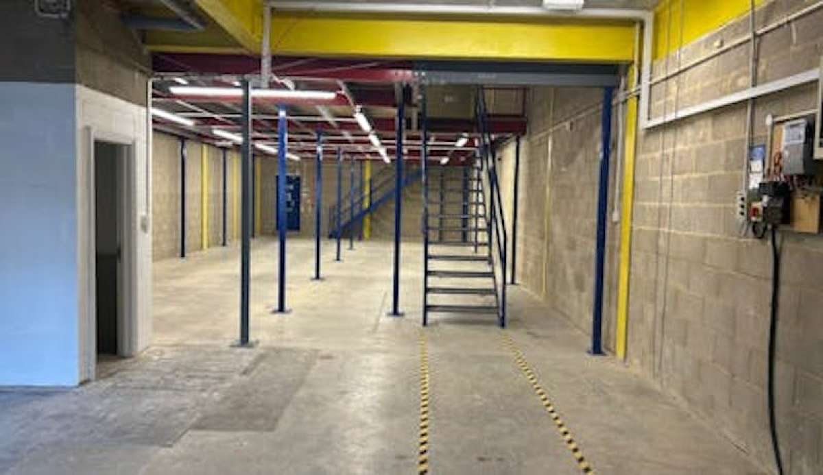 Industrial Unit in Bracknell - photo 2