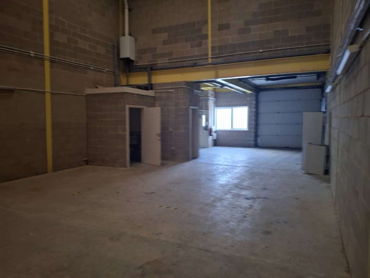 Industrial Unit in Bracknell - photo 4