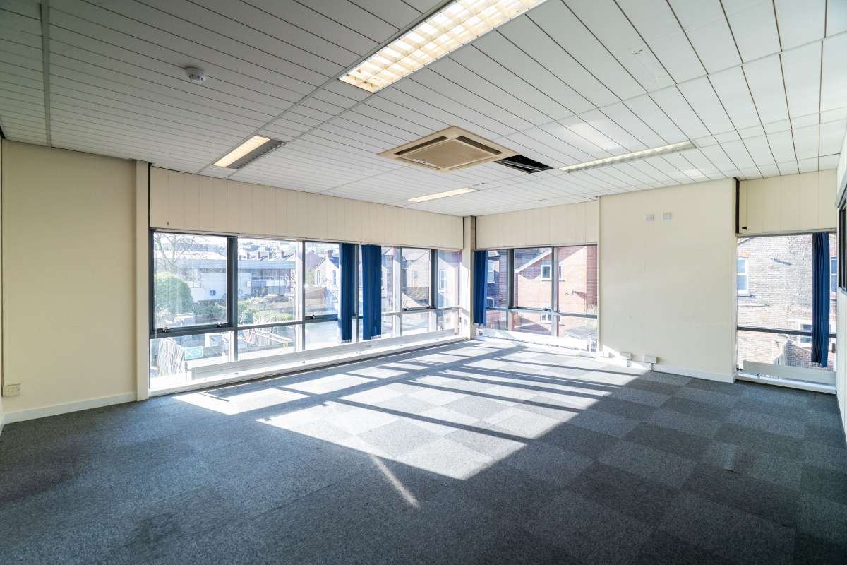 Industrial Unit in Guildford - photo 3