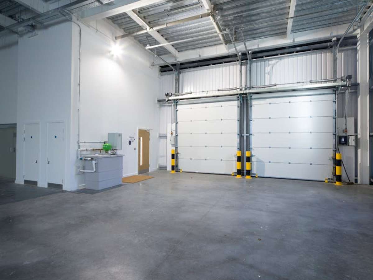 Industrial Unit in London - photo 2