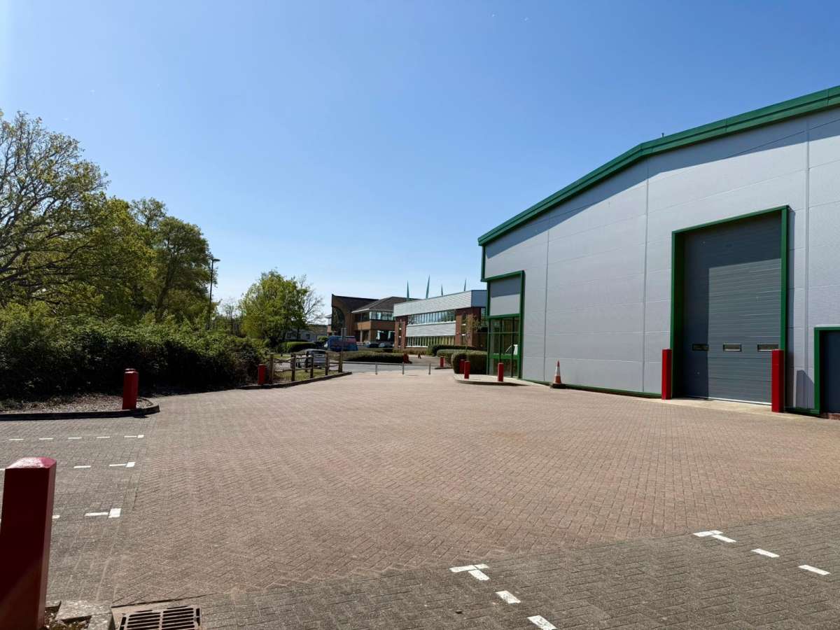 Industrial Unit in Burgess Hill - photo 4