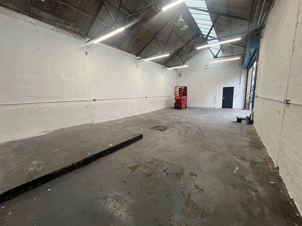 Industrial Unit in Liverpool - photo 4