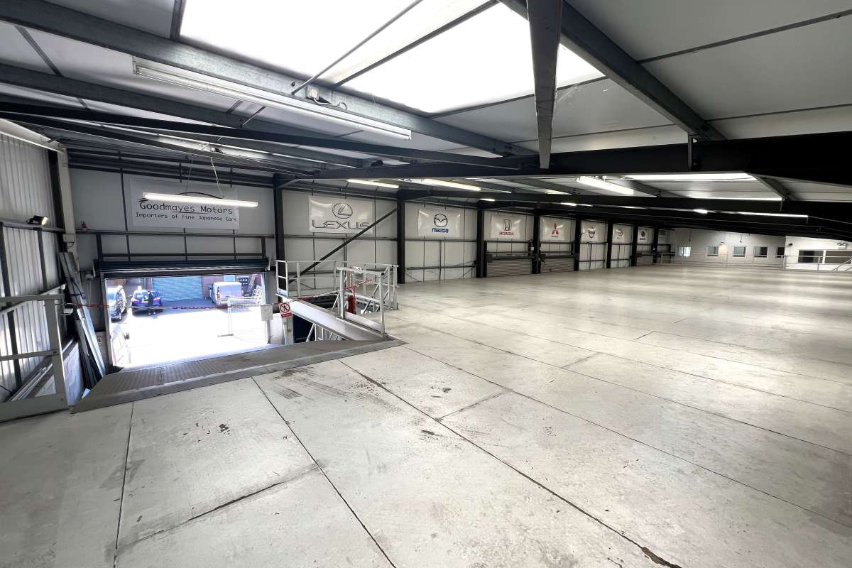 Industrial Unit in South Ockendon - photo 4