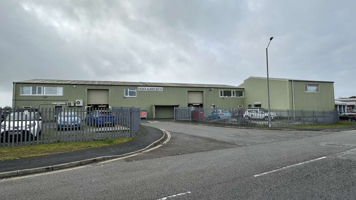 Industrial Unit in Liskeard - photo 2