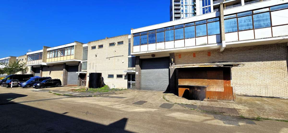 Industrial Unit in London - photo 3