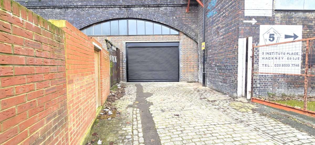 Industrial Unit in London - photo 2