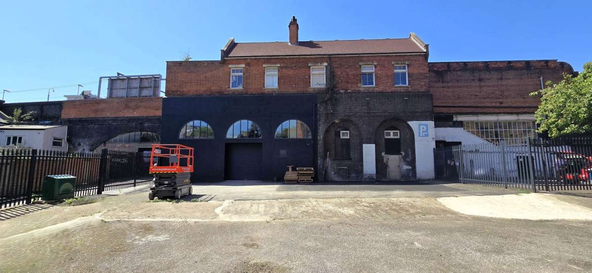 Industrial Unit in London - photo 3