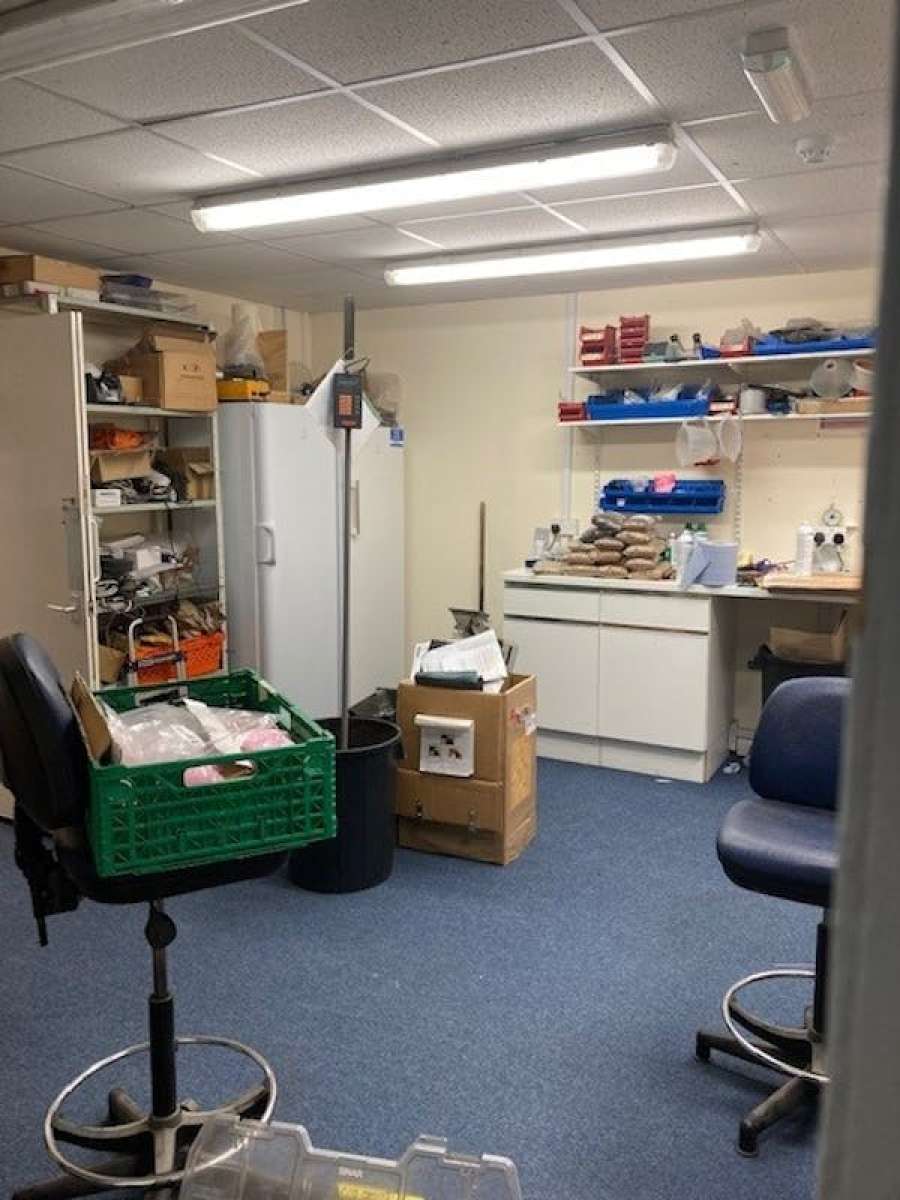 Industrial Unit in Camberley - photo 4